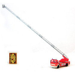 H0 - hasičské auto s velmi dlouhým výsuvným žebříkem